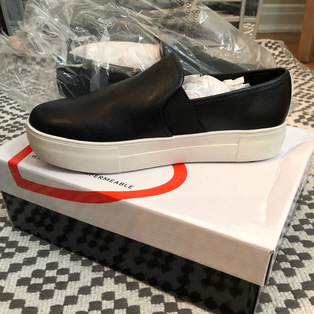 BRAND NEW BLONDO SNEAKERS